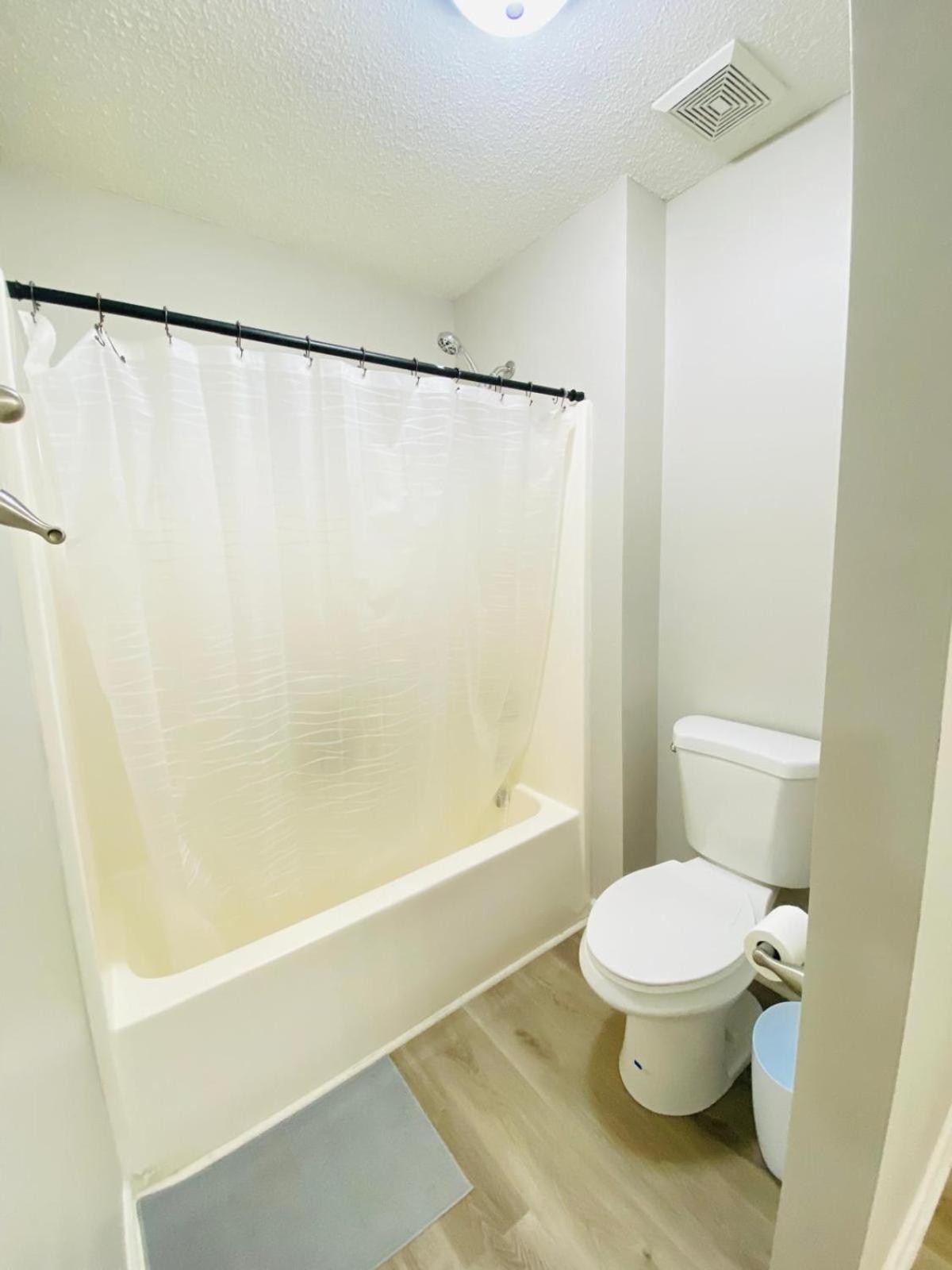 Private Room & Bathroom Close To Downtown Ρόλι Εξωτερικό φωτογραφία