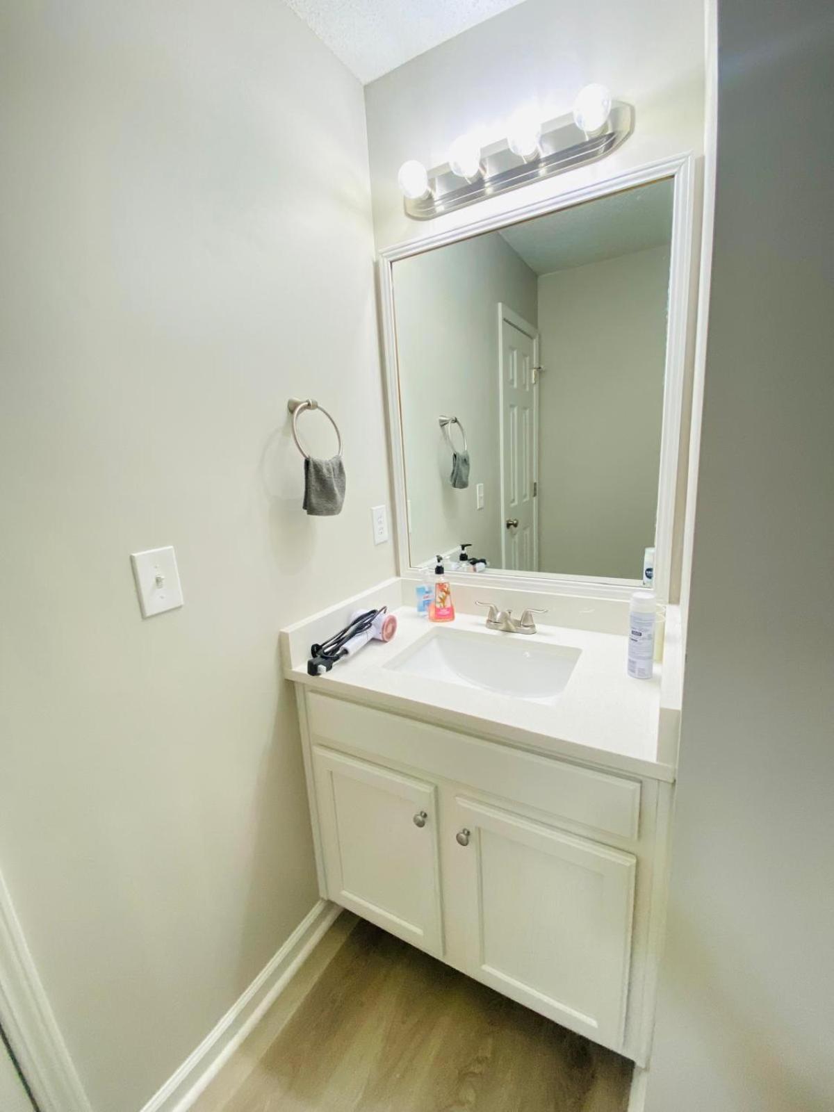 Private Room & Bathroom Close To Downtown Ρόλι Εξωτερικό φωτογραφία